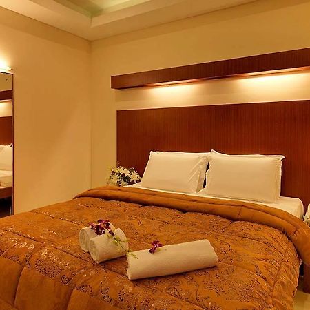 Dhanunjayas Luxury Hotel Hosūr Eksteriør billede