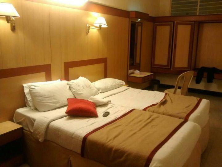 Dhanunjayas Luxury Hotel Hosūr Eksteriør billede