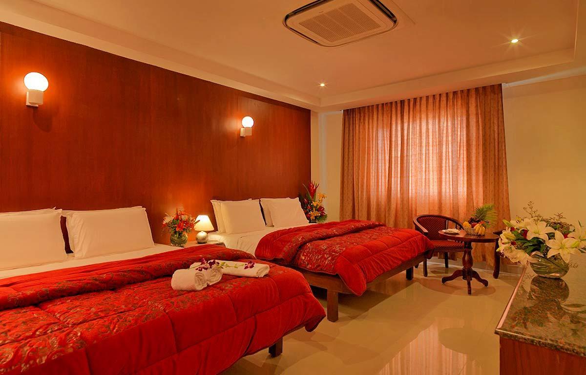 Dhanunjayas Luxury Hotel Hosūr Eksteriør billede